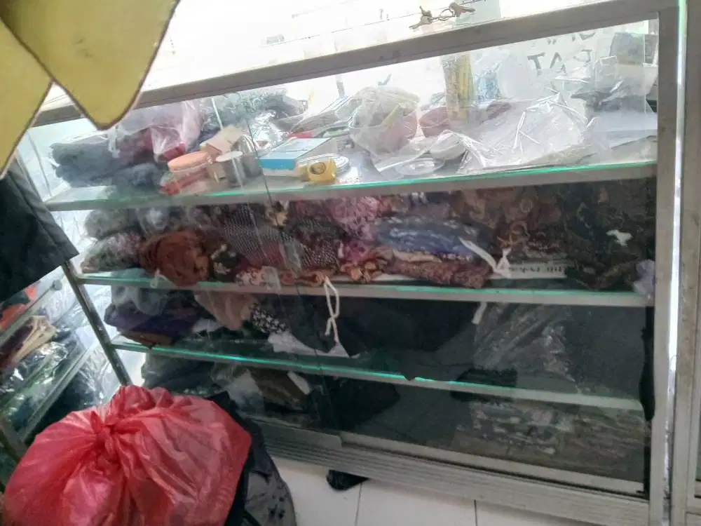 Etalase 4 bj 1 jt an bisa nego