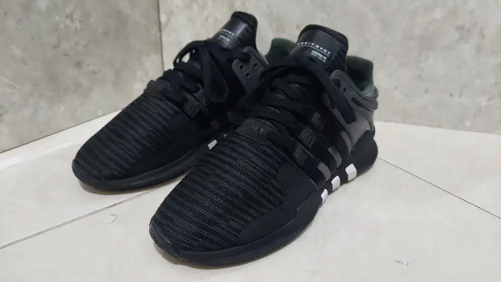 Sepatu Adidas hitam sz 43 insole 27cm