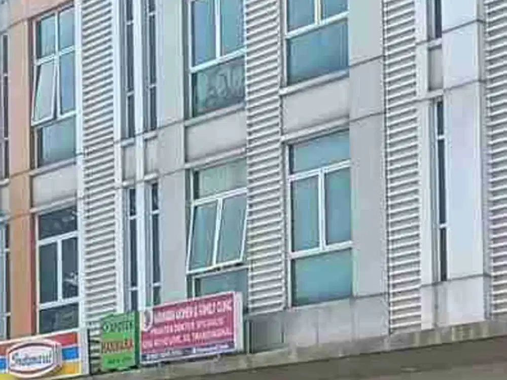 Di sewa kan Ruko gandeng  siap untuk  usaha,  di summarecon bekasi.