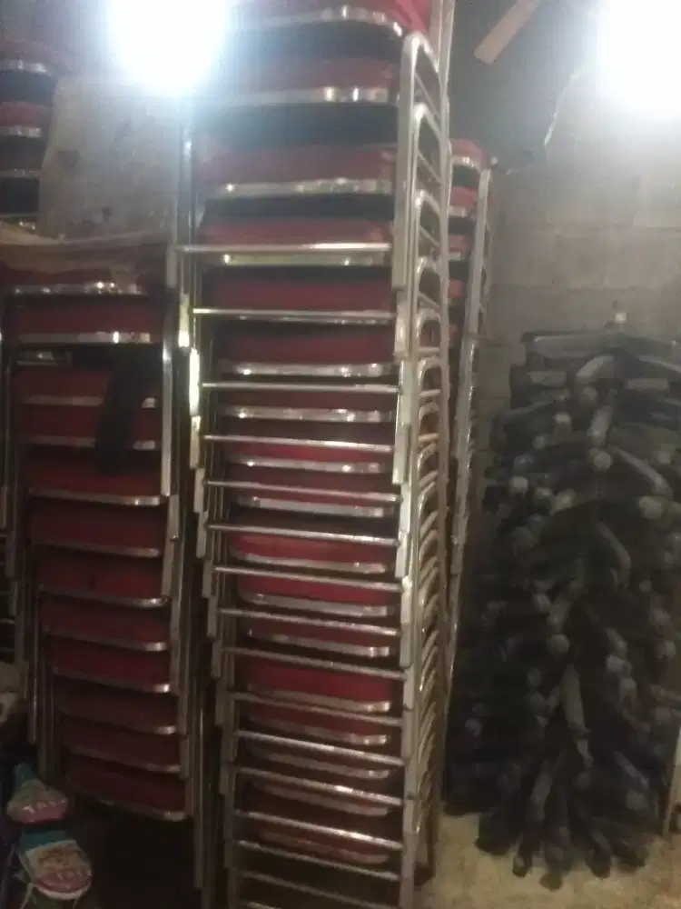 Kursi susun dan kursi kantor