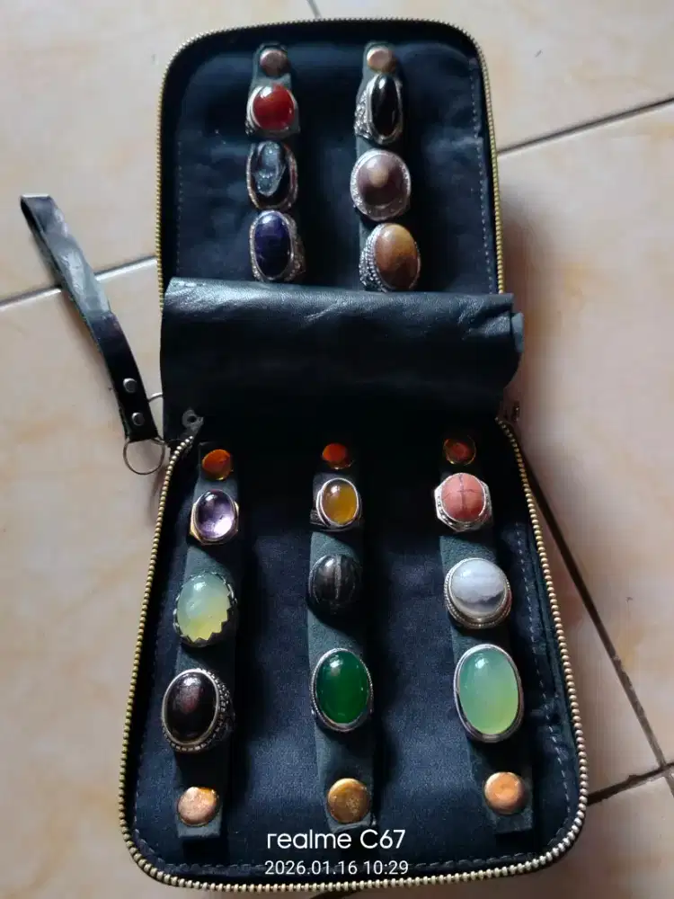 Juwal batu bermacam jenis borongan