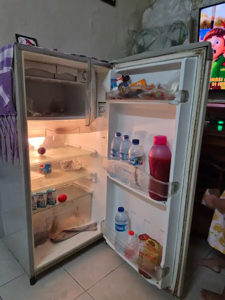 Kulkas Panasonic . NORMAL