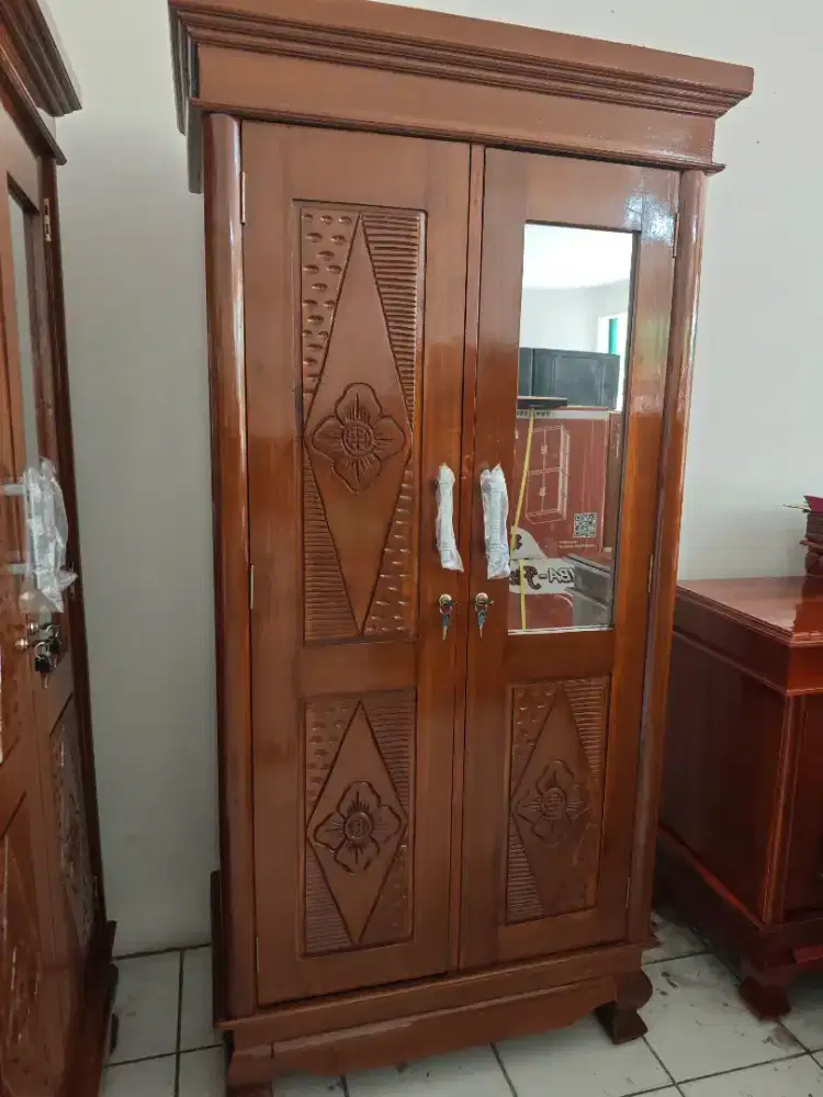 Lemari Pakaian Baju Kayu 2 Pintu. Limited