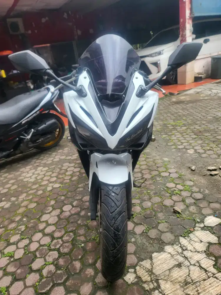 Honda CBR 150R LED 2017 Putih Full Orisinil Surat Lengkap