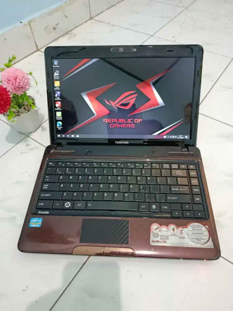 Laptop Toshiba CORE i3 ram4gb editing game