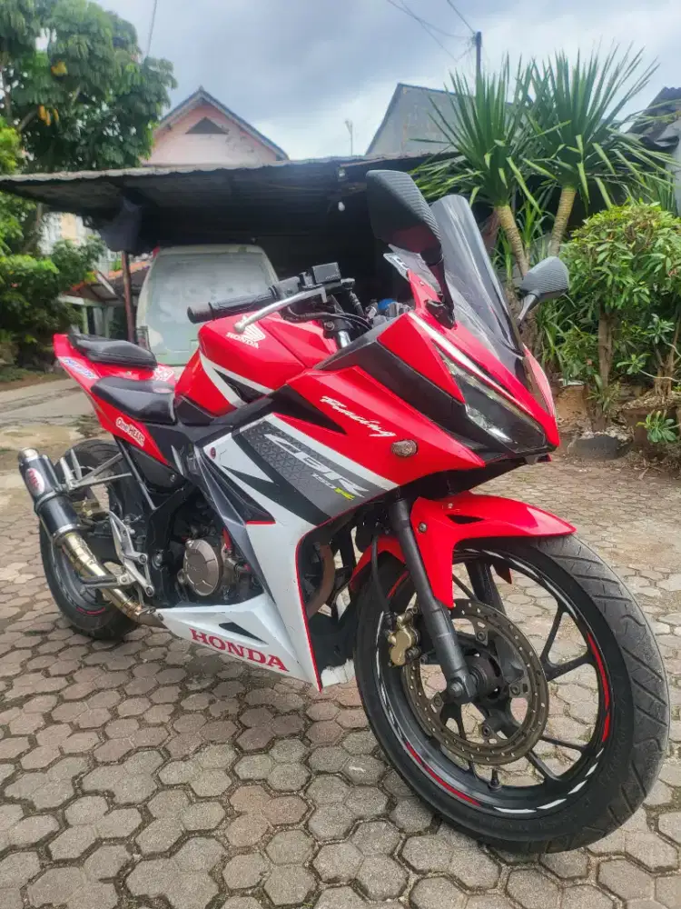 Honda CBR 150 LED 2016 Merah Orisinil Mulus Siap Pakai