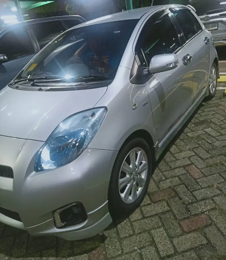 Toyota Yaris E mt  2012 istimewa low km