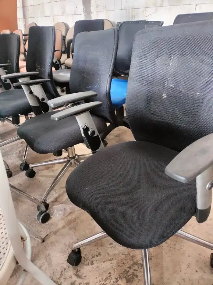 Kursi kantor hidrolik Merk INFORMA untuk staff, Bekas, Bagus, normal