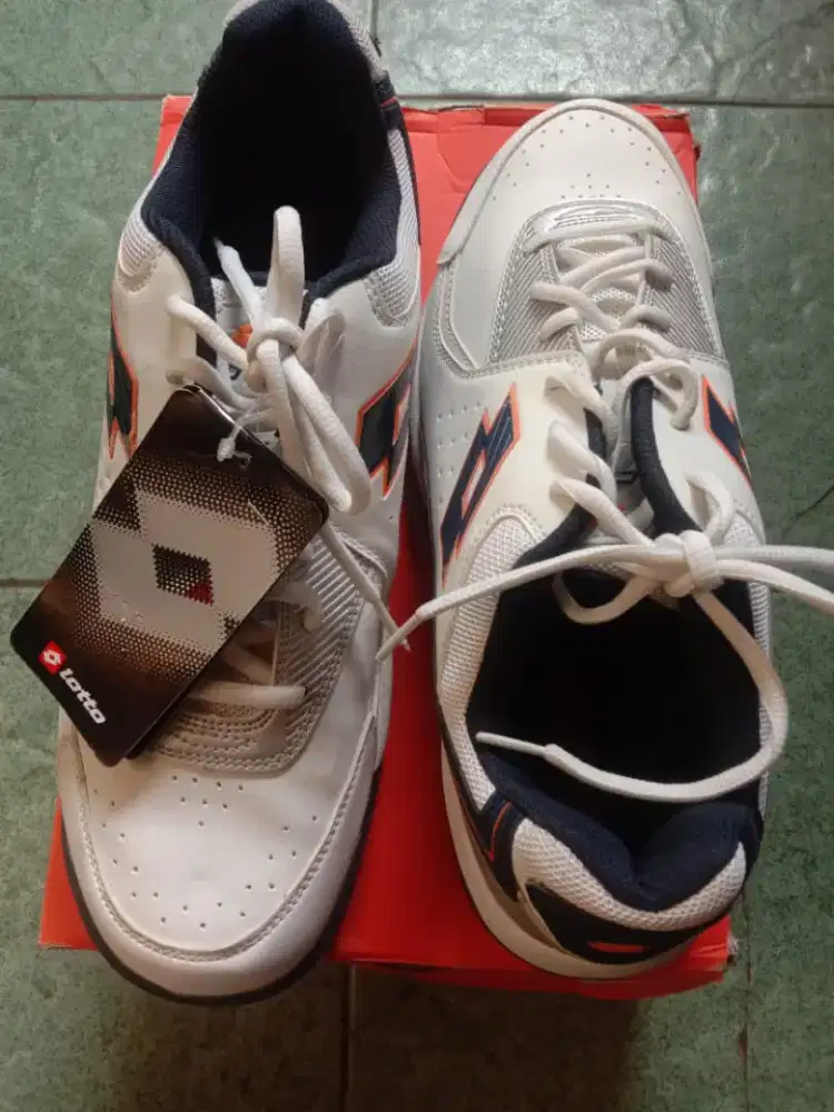 Sepatu Sport merk Lotto