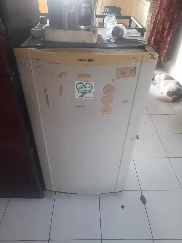DIJUAL KULKAS MATI MERK SHARP
