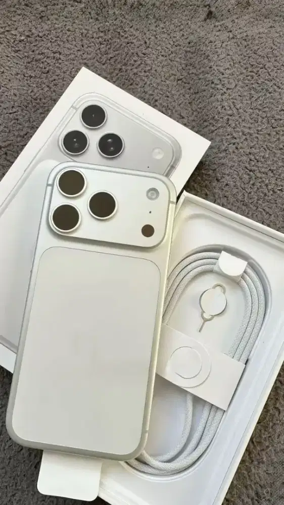 READY KREDIT IPHONE 17 PM SILVER STOCK TERBATAS, TANPA DP CUKUP KTP