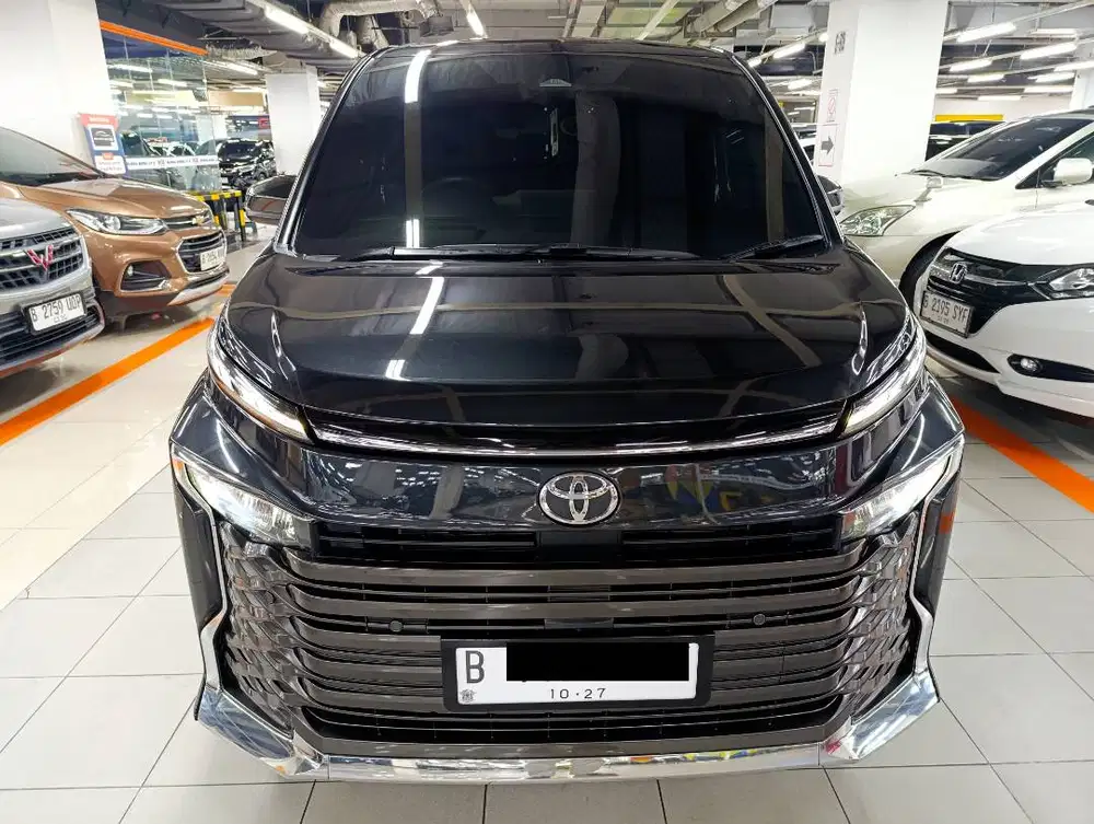 dp 10 juta Toyota Voxy Facelift TSS 2.0 AT Tahun 2022/2023