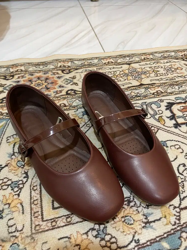 Di Jual Flat Shoes warna Burgundy