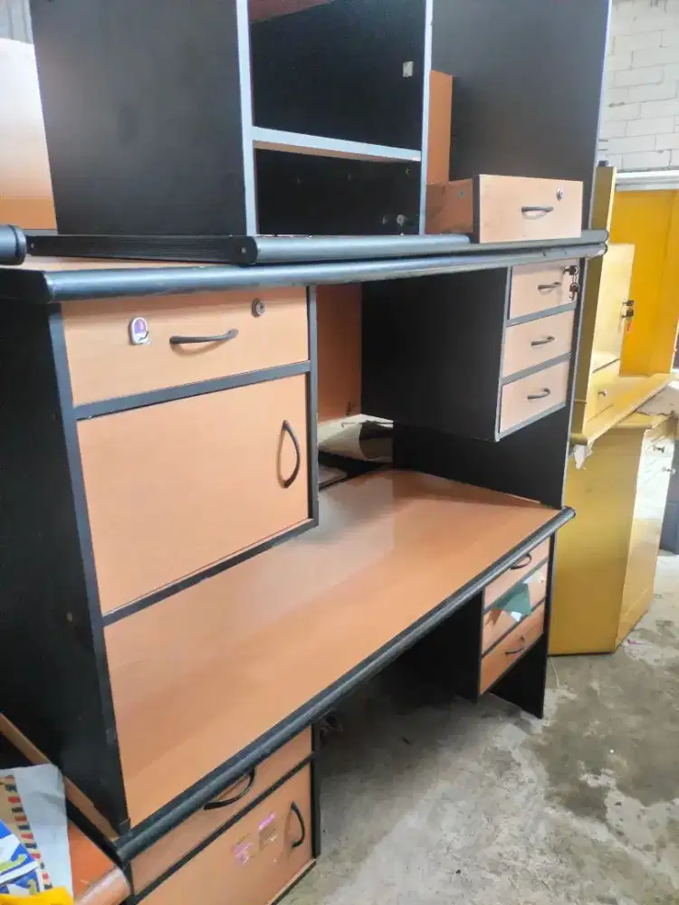 Meja kantor kerja bahan partikelboard, bekas, bagus, siap pakai