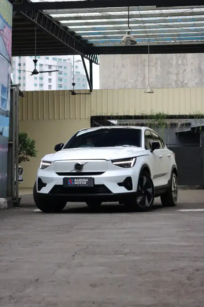 (KM 18rb) VOLVO C40 Recharge AWD AT 2023 Putih