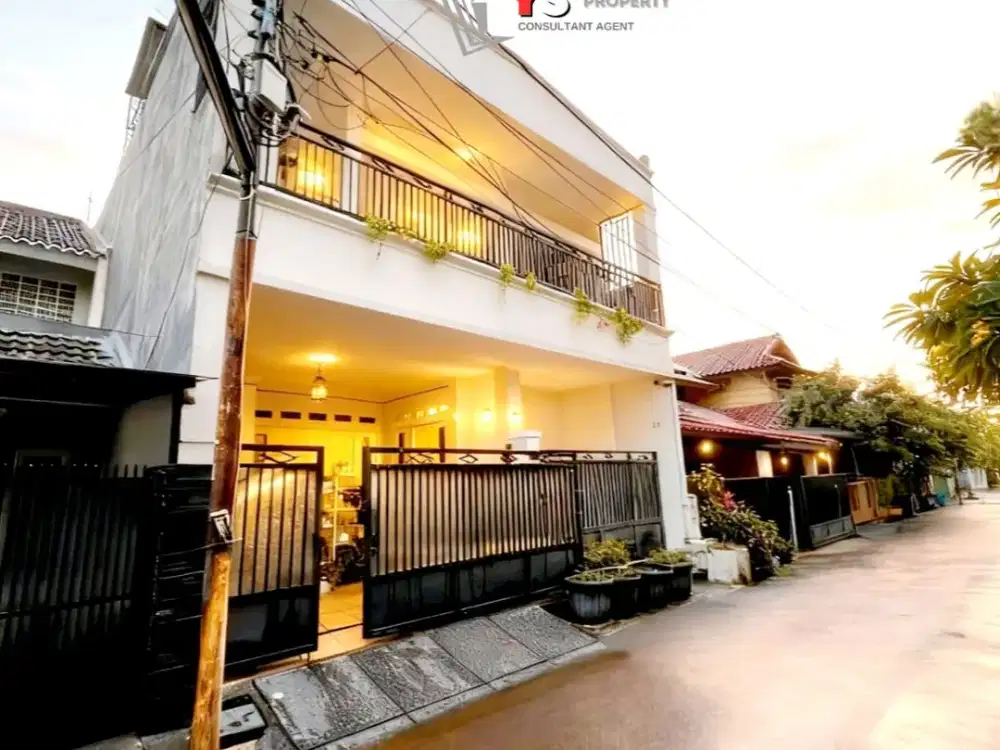 Rumah Mewah 2,5 Lantai  akses jalan 2 mobil di Komplek Pondok Bambu – SHM, Bebas Banjir, Harga 2,1 M