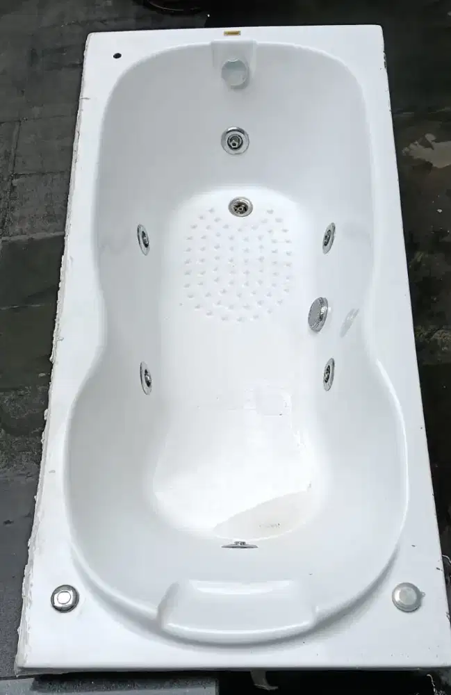 Bathtub  kamar mandi