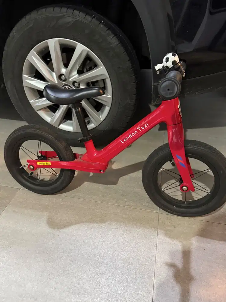 London Taxi balance bike - pro - ruby