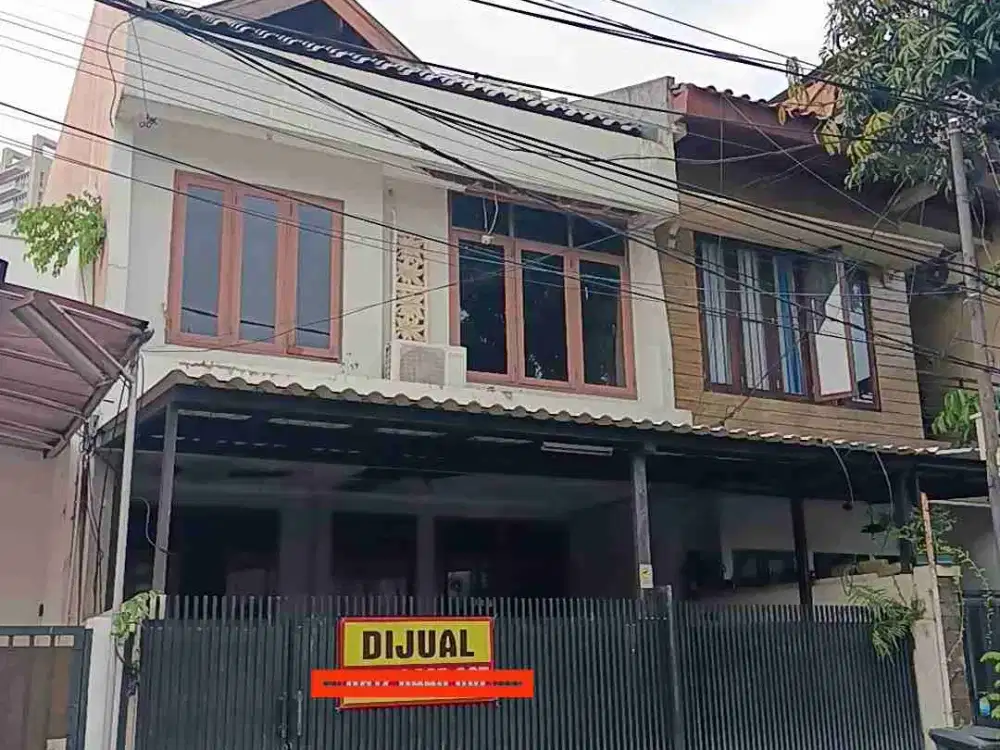 JUAL CEPAT.  RUMAH 2.5 lantai. strategis.