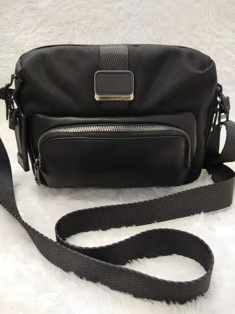 Luxury TUMI slingbag mewah banget dan sangat elegan
