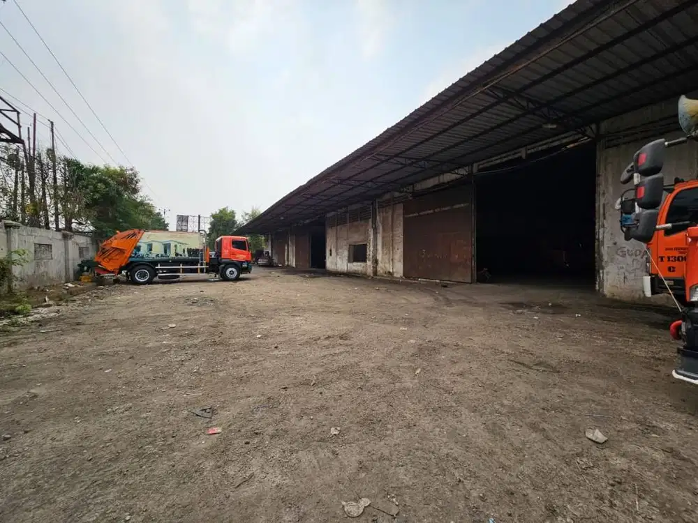 Dijual Cepat Gudang Gandeng di Jalan Raya Narogong, Bekasi