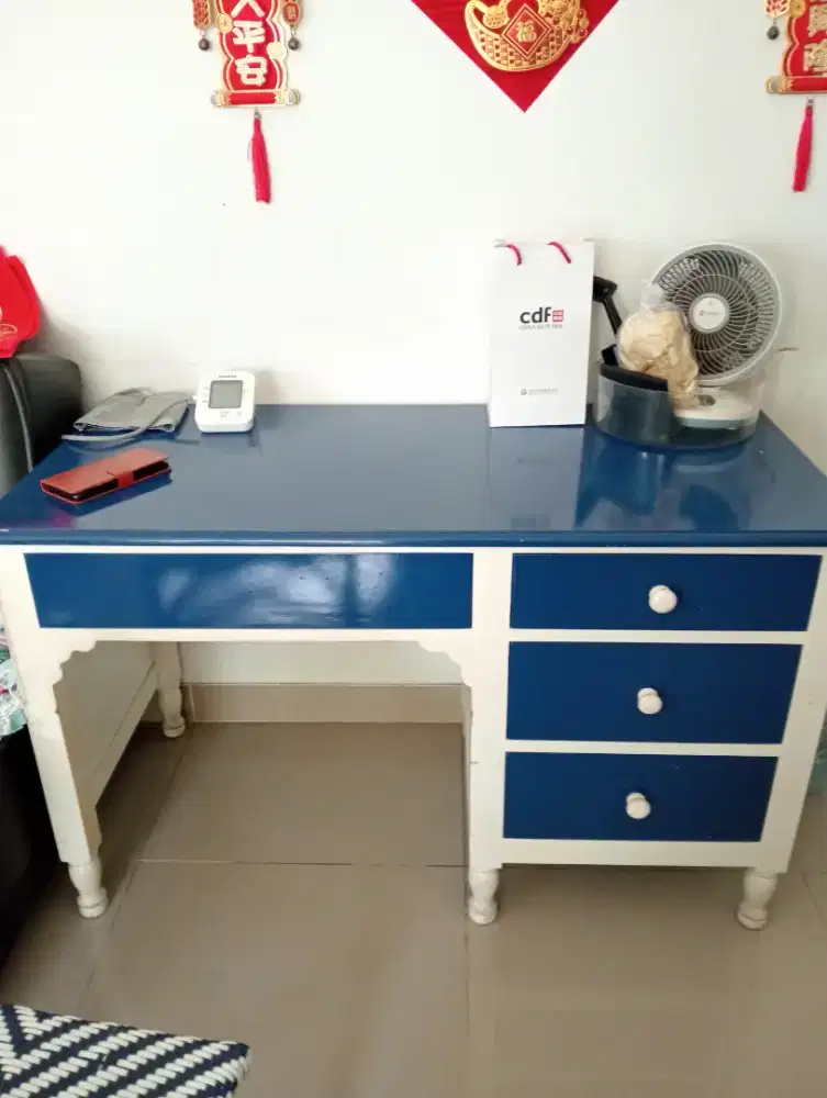 Meja belajar dan lerja