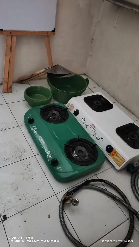 Perabot dapur dan alat dapur.