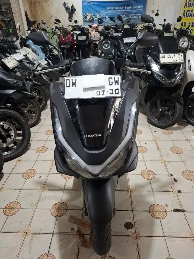 Honda PCX abs 160cc 2025 hitam plat DW
