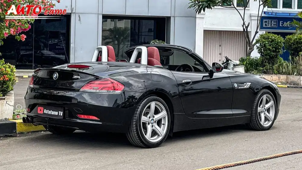 KM 34RB BMW Z4 sDrive2.0i CBU 2.000 CC Convertible Cabrio NIK 2012 Bla