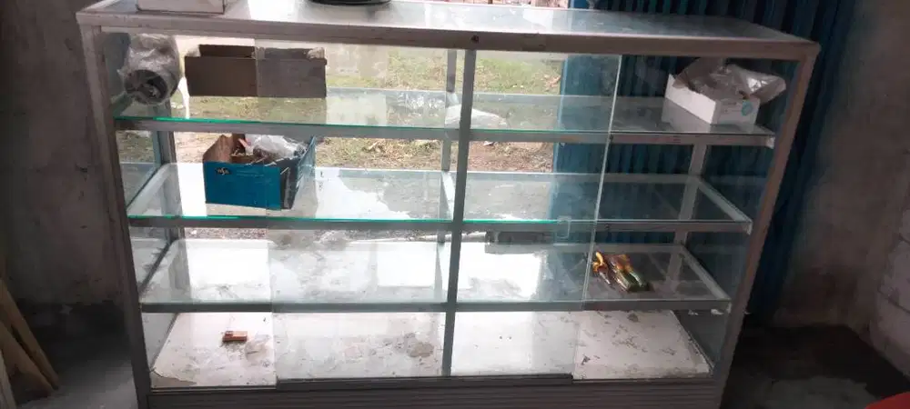 Jual etalase panjang 2 meter, lebar 120. Sama 1,5meter. Lebar 120.