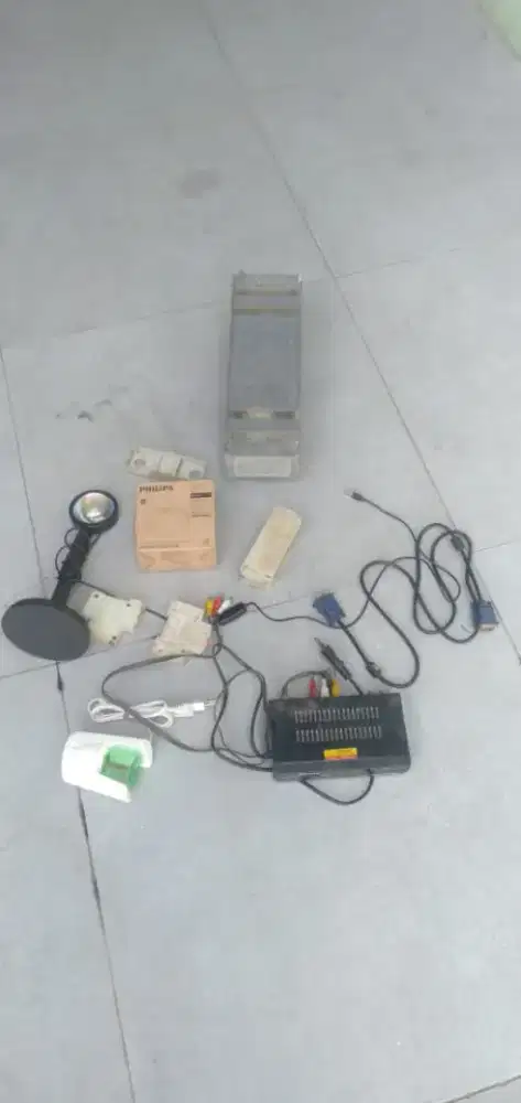 Di jual semua barang2 di foto ini murah aja wa dan hp aja