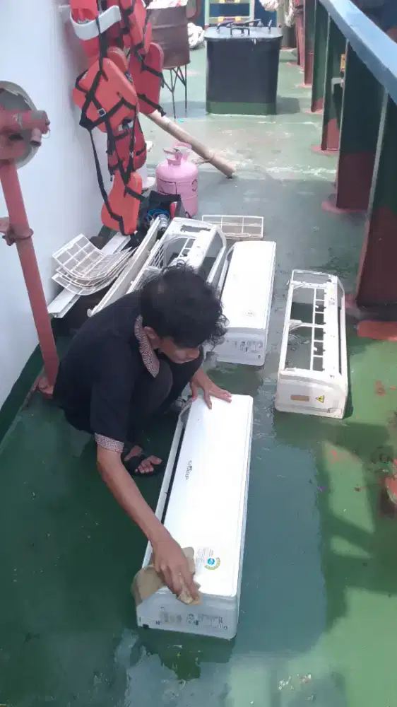 Service AC profesional servis Bergaransi