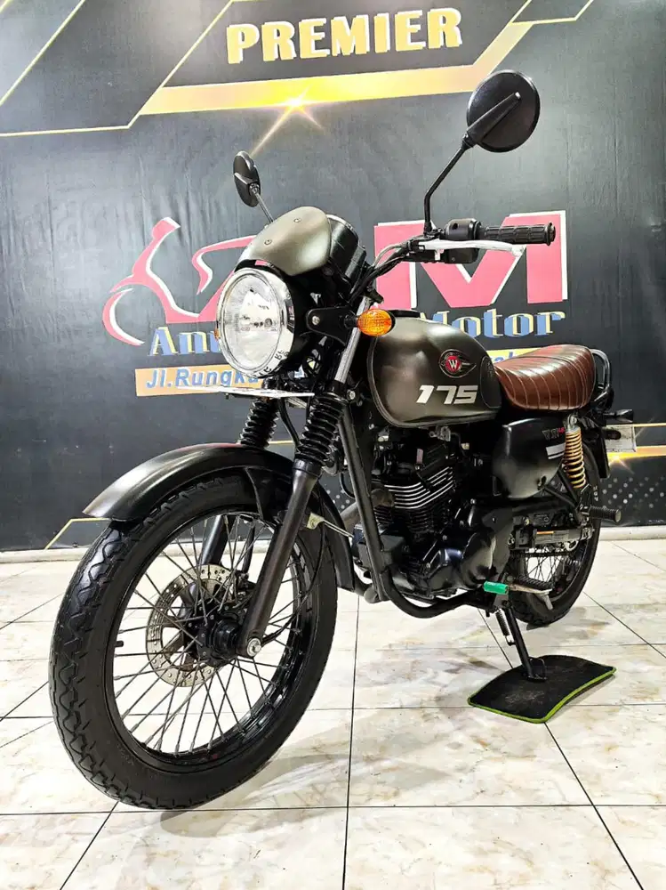 Kawasaki W175 Cafe Th 2019 gas riding