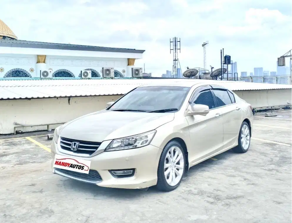 Honda Accord VTIL Tahun 2013 Automatic Kuning Muda Metalik