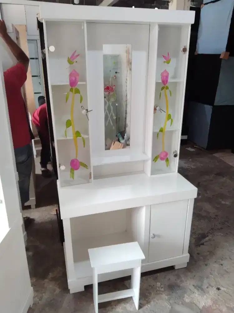 Meja Rias Dandan Kaca Motif ukir Murah Kayu