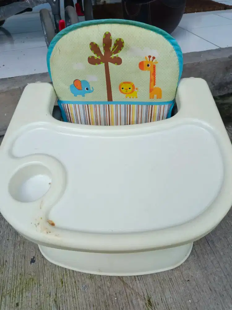 Kursi untuk bayi.