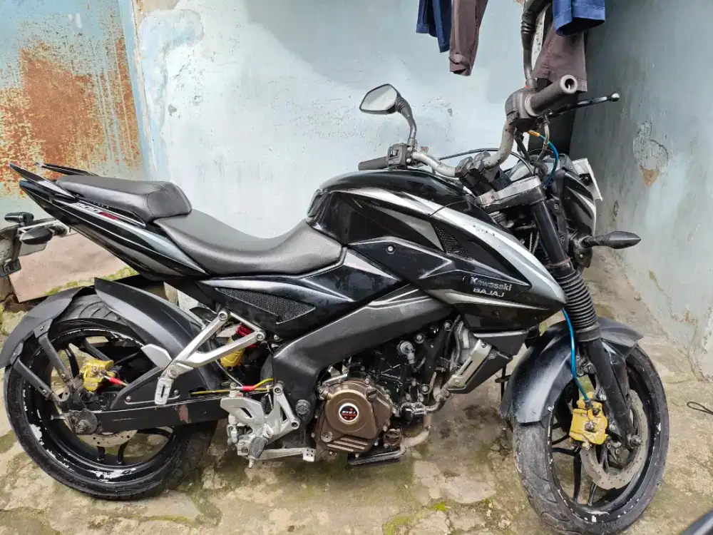 Kawasaki Bajaj 200NS