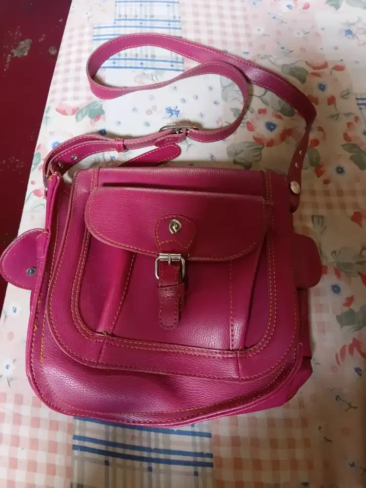 Tas selempang wanita