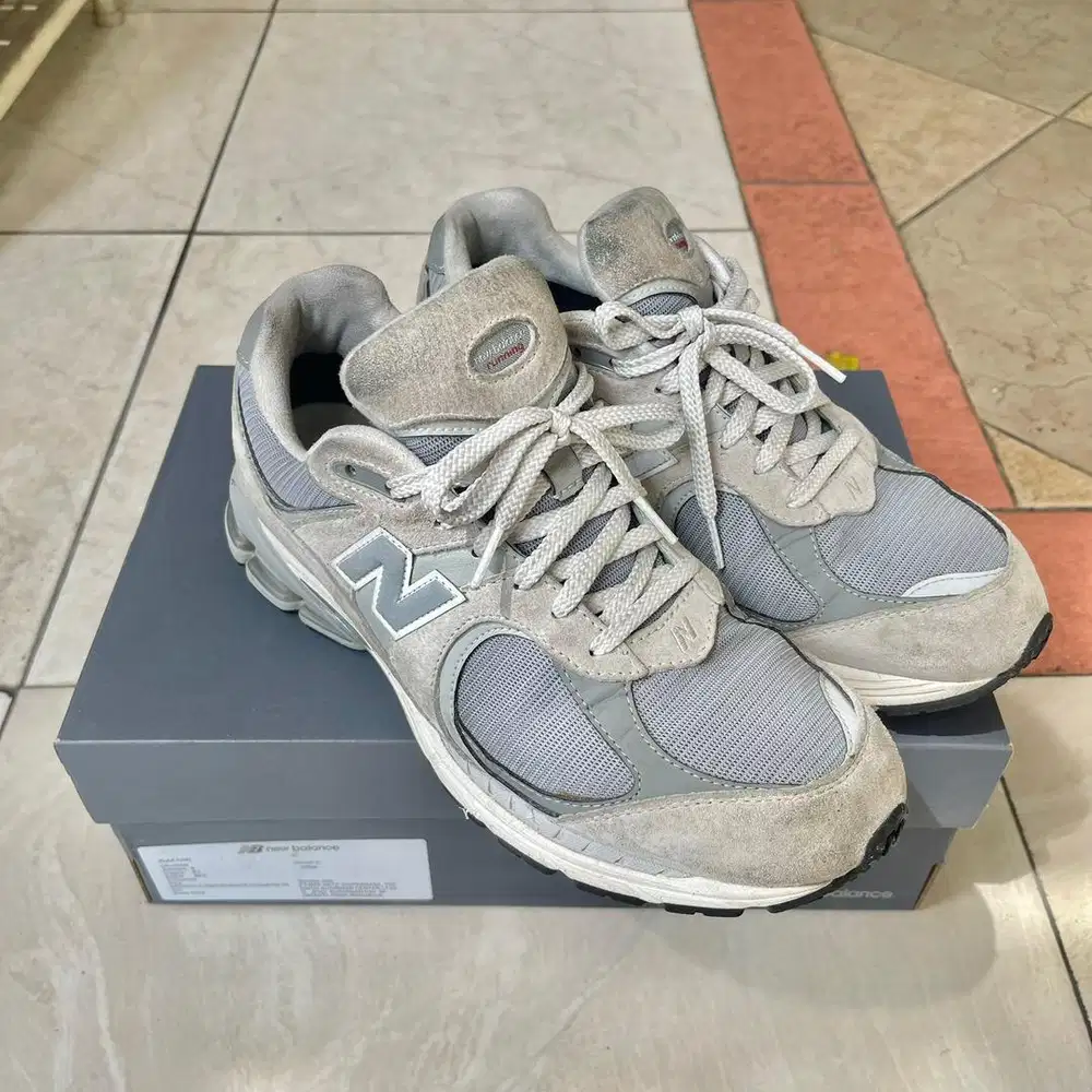 Sepatu sneakers new balance 2002r gore tex grey