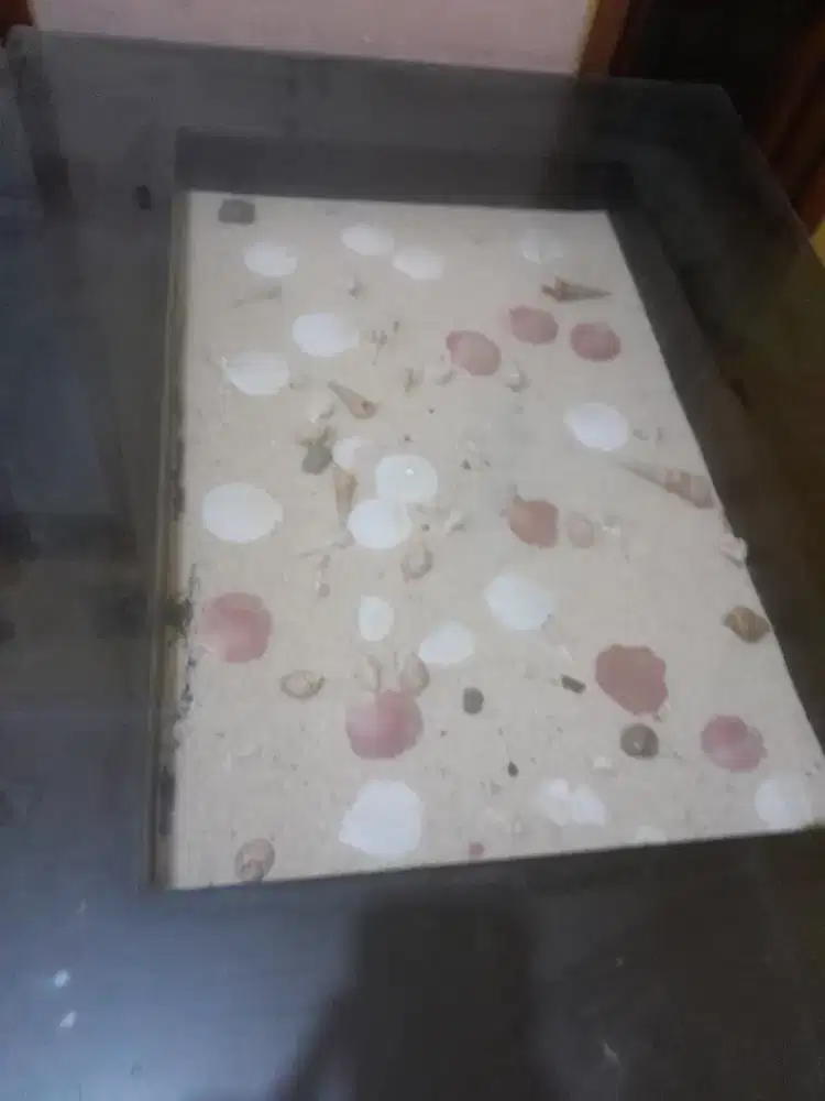 Meja makan berhiasan