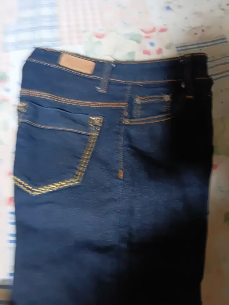 Celana jeans Saint Lee