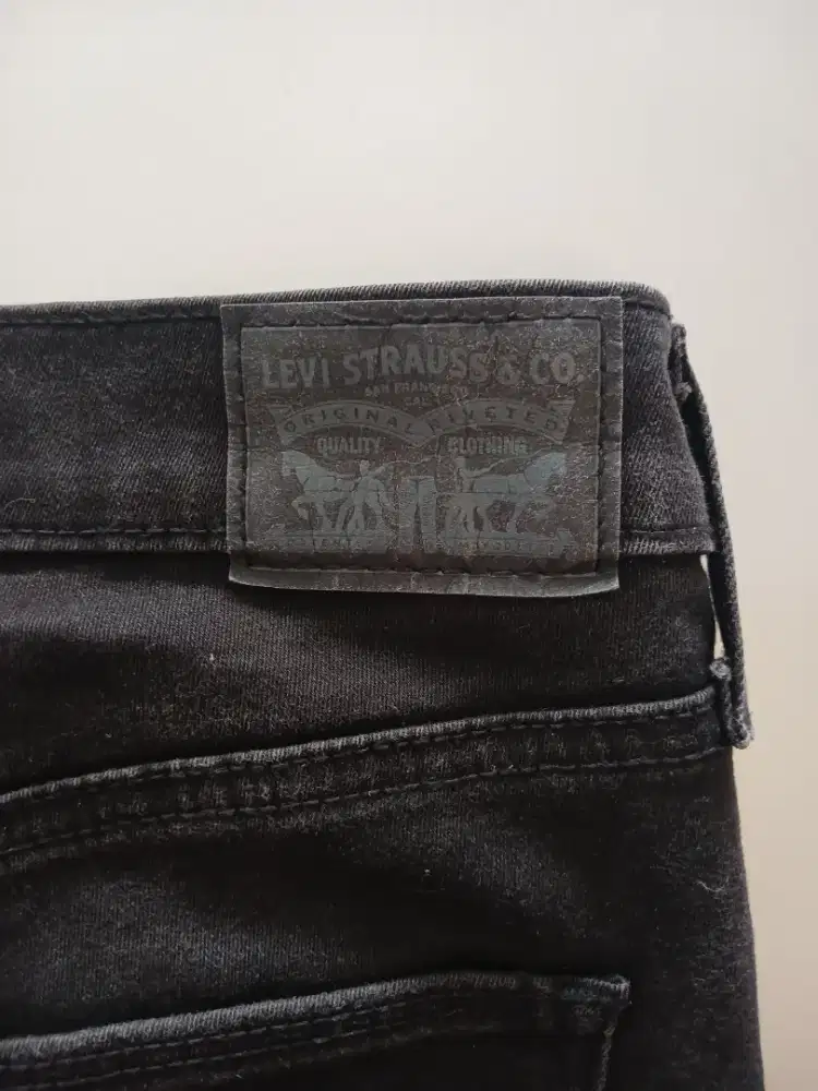 Levis wanita size 30 W30 L30 sliming skinny