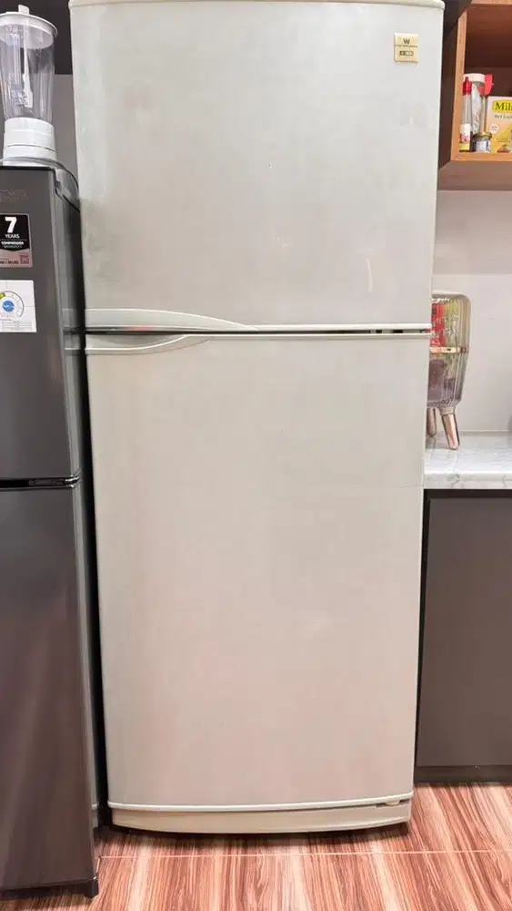 DIJUAL KULKAS WHITE-WESTINGHOUSE