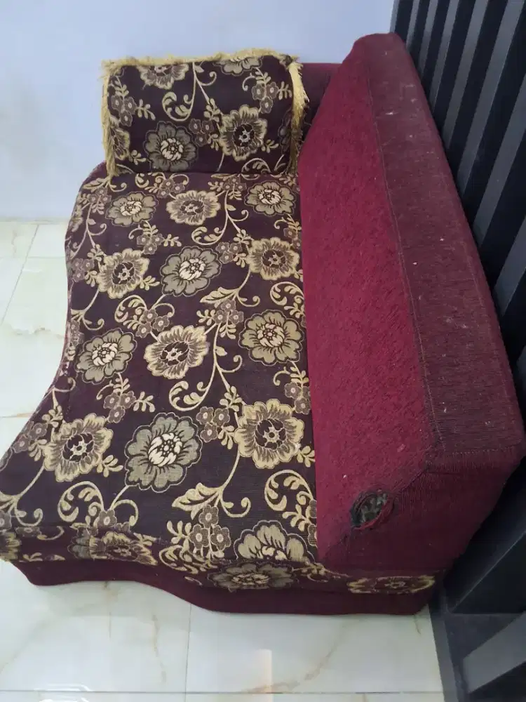Sofa merah dijual murah bisa nego