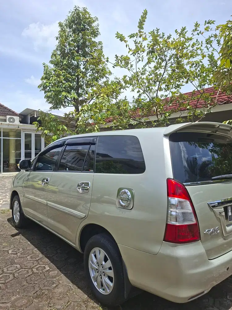 Toyota Kijang Innova 2012 Bensin