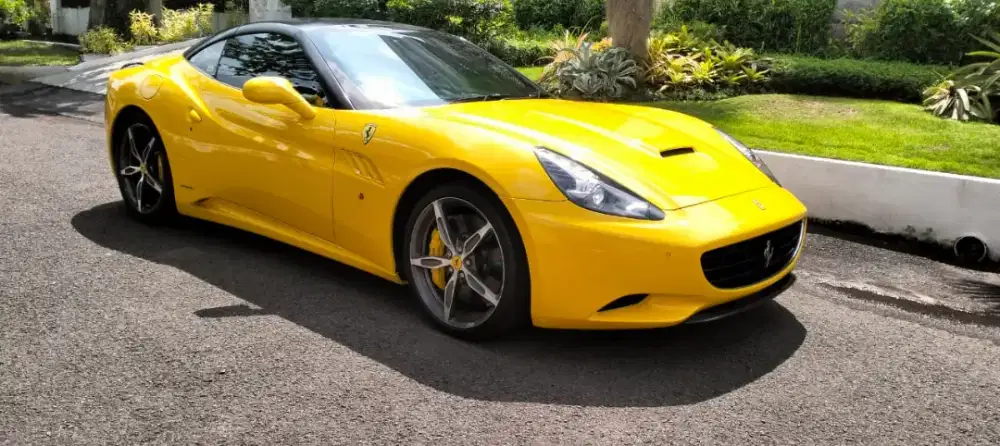 FERARRI CALIFORNIA 2013  ODO 9000 BARANG ANTIK SIMPANAN
