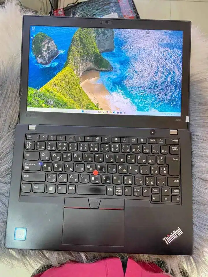 Laptop ThinkPad x280 touchscreen Core i5 Gen 8 RAM 8GB SSD 256GB
