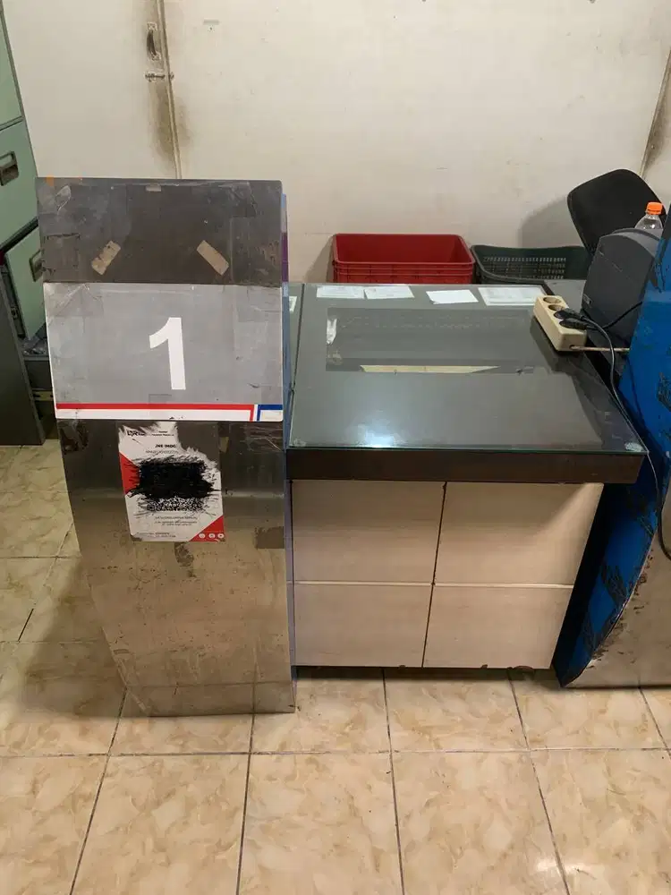 Meja Counter Kaca Multifungsi untuk Kerja atau Pelayanan Pelanggan