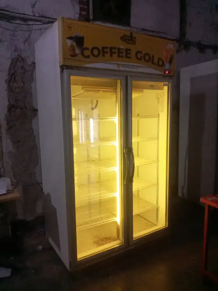 Showcase 2 pintu GEA