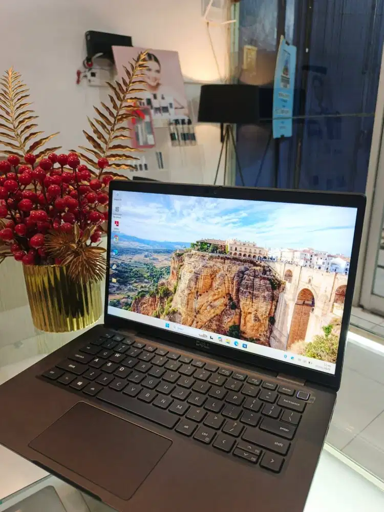 Laptop Core i7 Gen 11 Layar Sentuh Win Ori